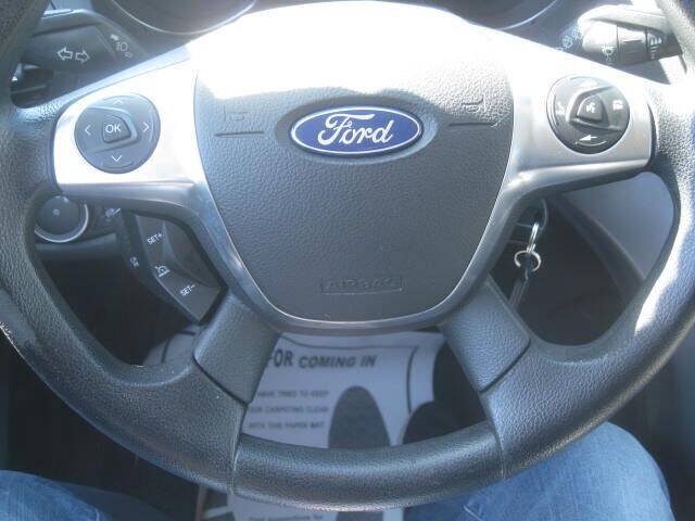 Used 2016 Ford Escape SE w/ SE Cold Weather Package AWD/4WD image 23