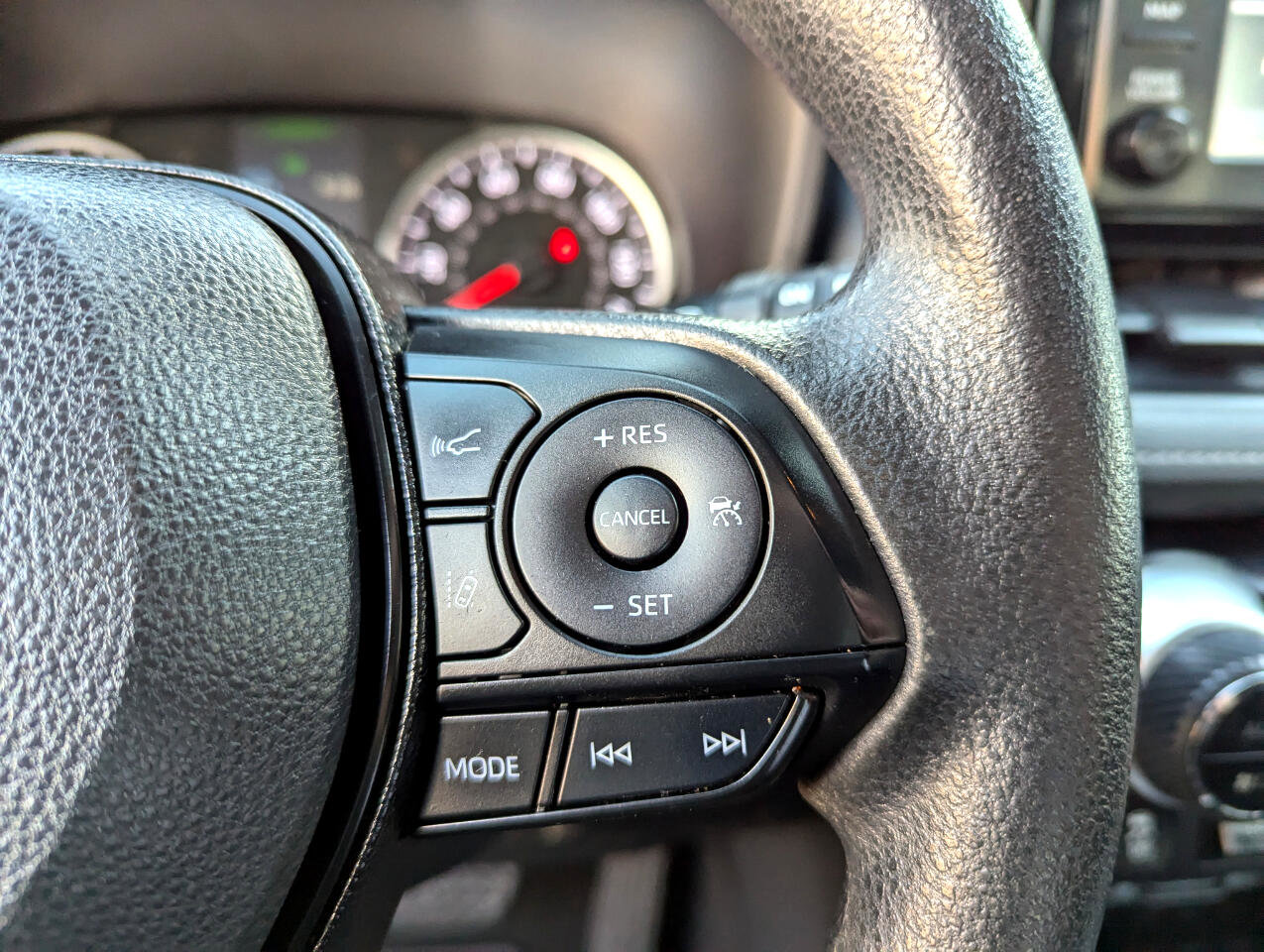 Used 2019 Toyota RAV4 XLE w/ Convenience Package image 17