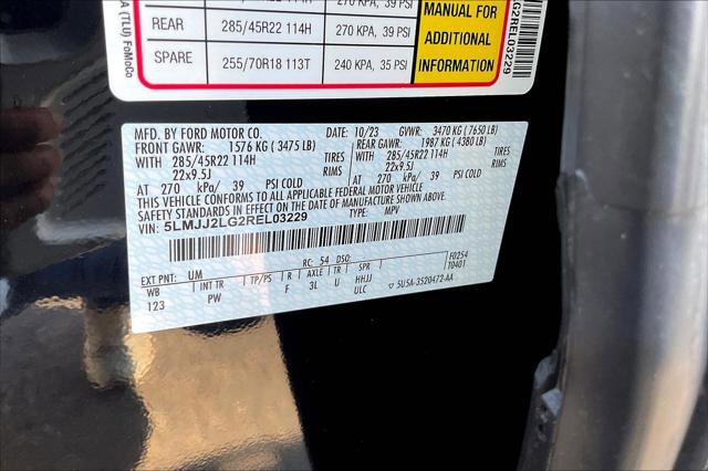 Used 2024 Lincoln Navigator Reserve w/ Monochromatic Package image 16