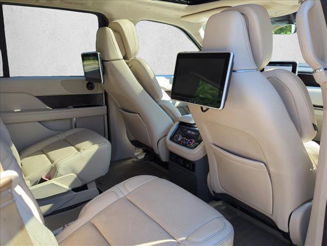 Used 2020 Lincoln Navigator Reserve image 23