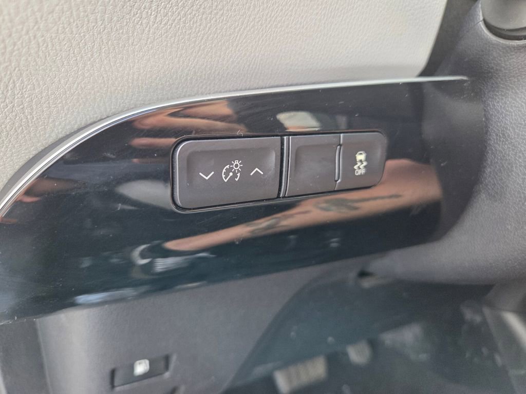 Used 2016 Toyota Prius Four image 24