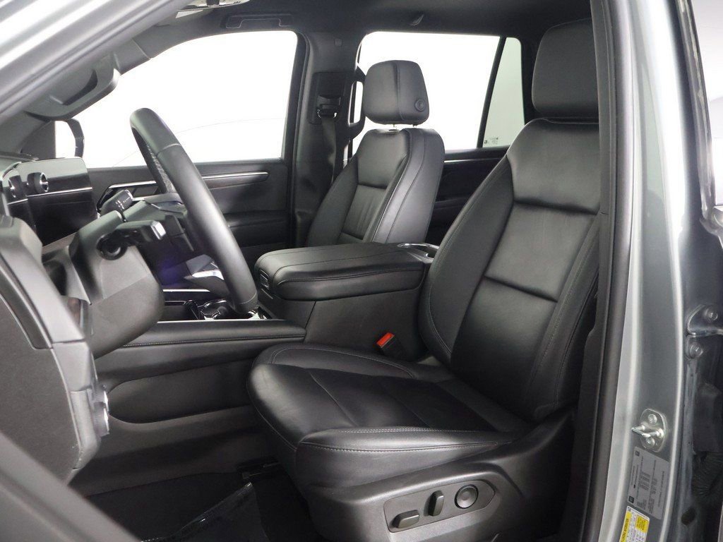 Used 2025 Chevrolet Tahoe LT image 32