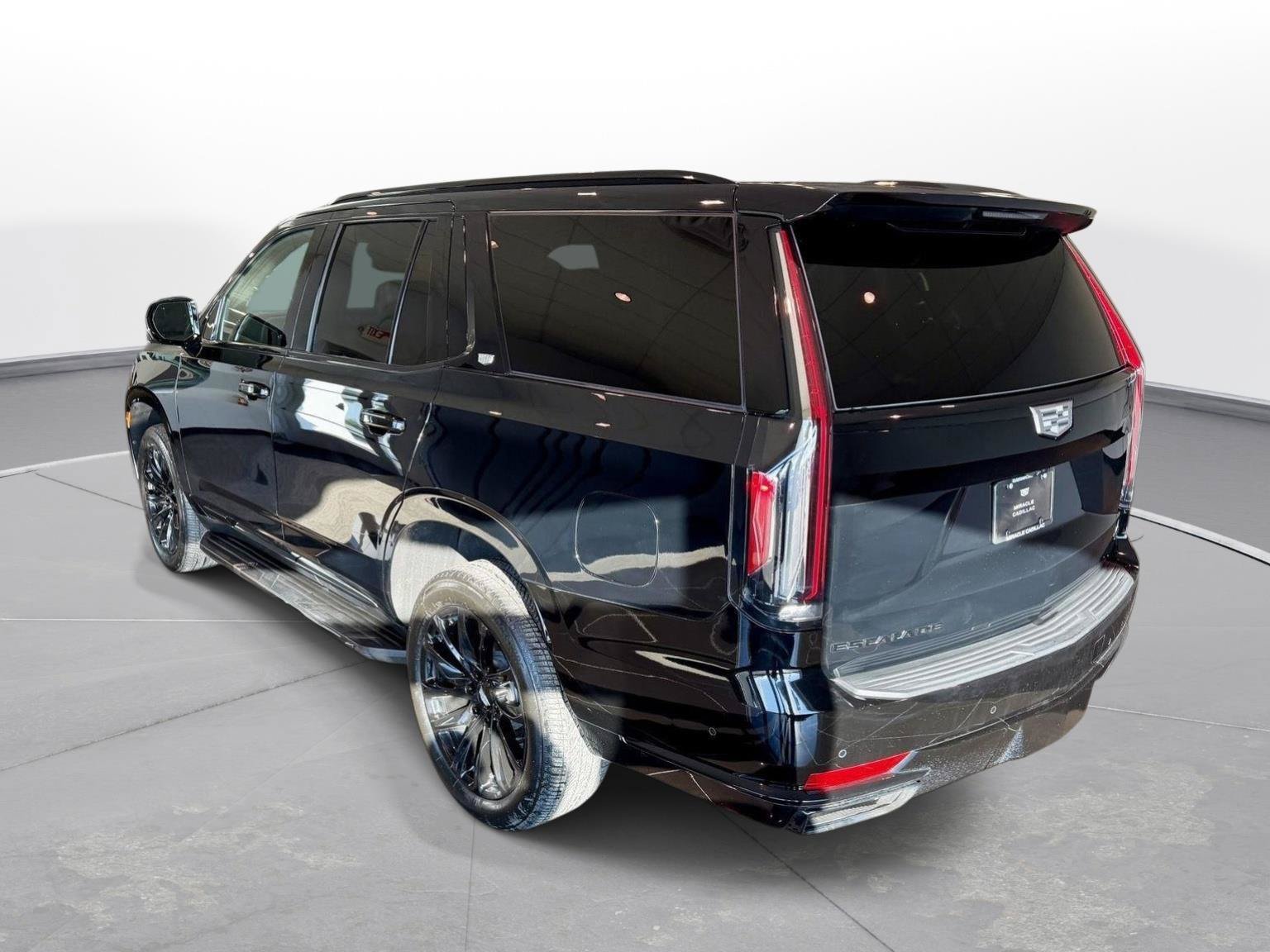 Certified 2024 Cadillac Escalade Sport w/ LPO, ONYX Package AWD/4WD image 5