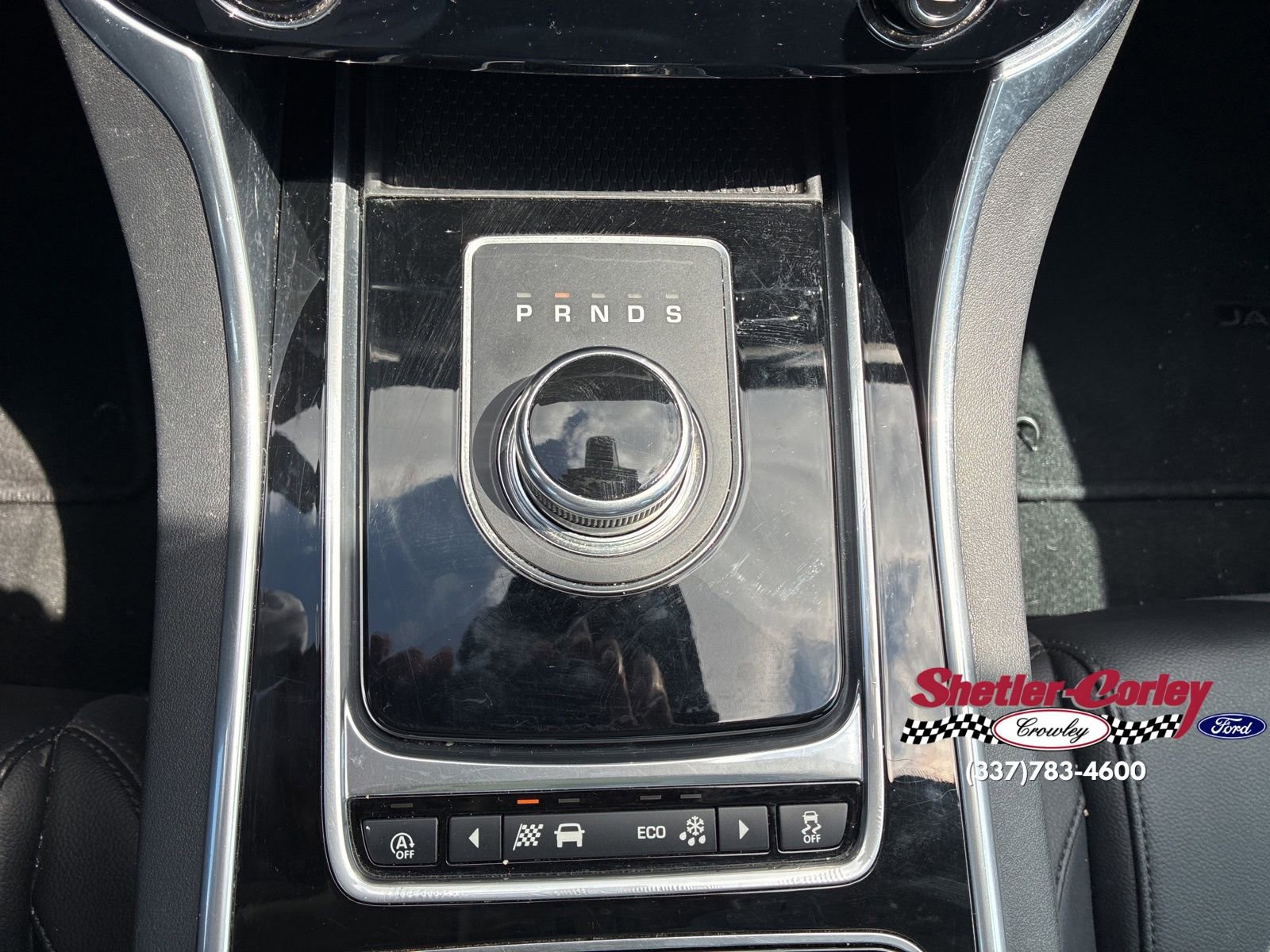 Used 2018 Jaguar XF Premium RWD image 29