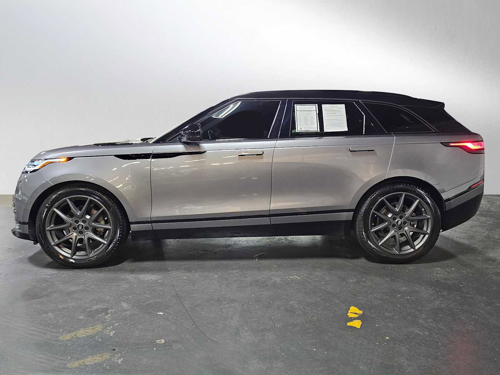 Used 2022 Land Rover Range Rover Velar R-Dynamic S AWD/4WD image 6