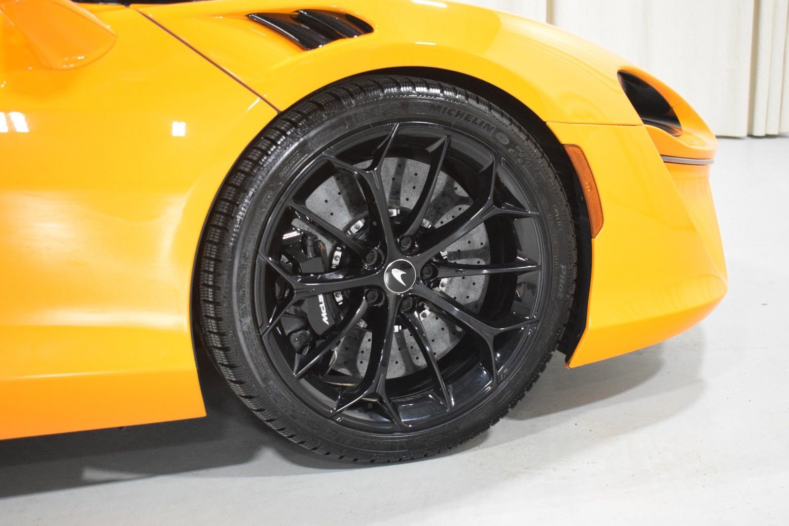 Used 2024 McLaren Artura image 15