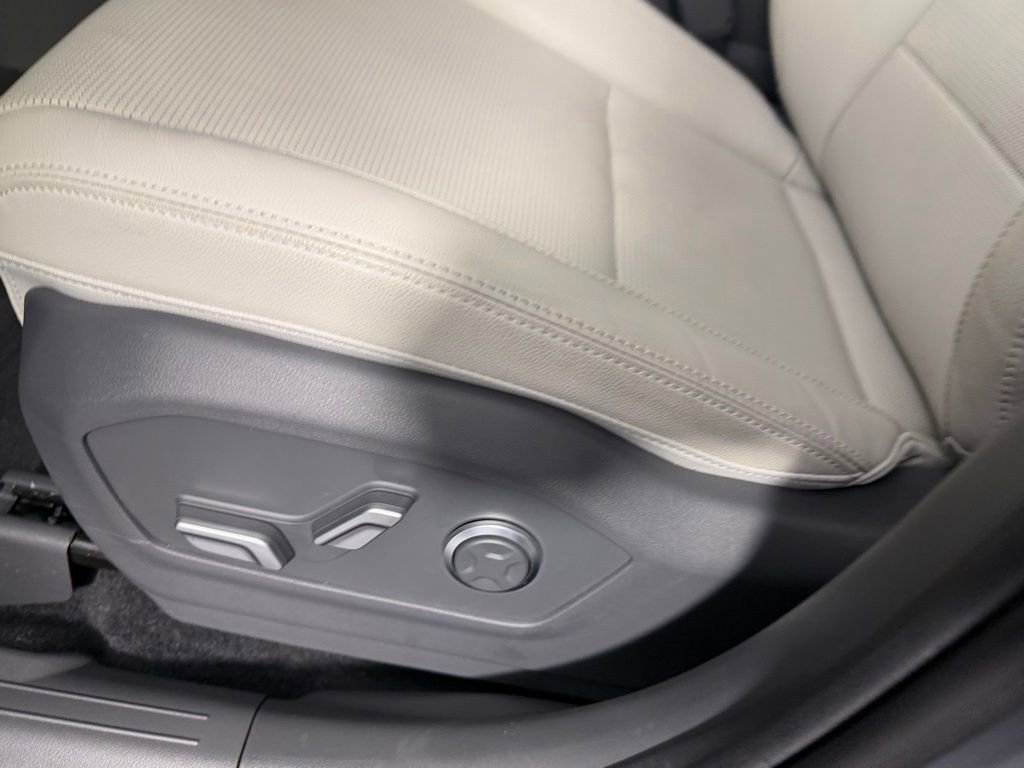 Used 2025 Hyundai Santa Fe Limited FWD image 26