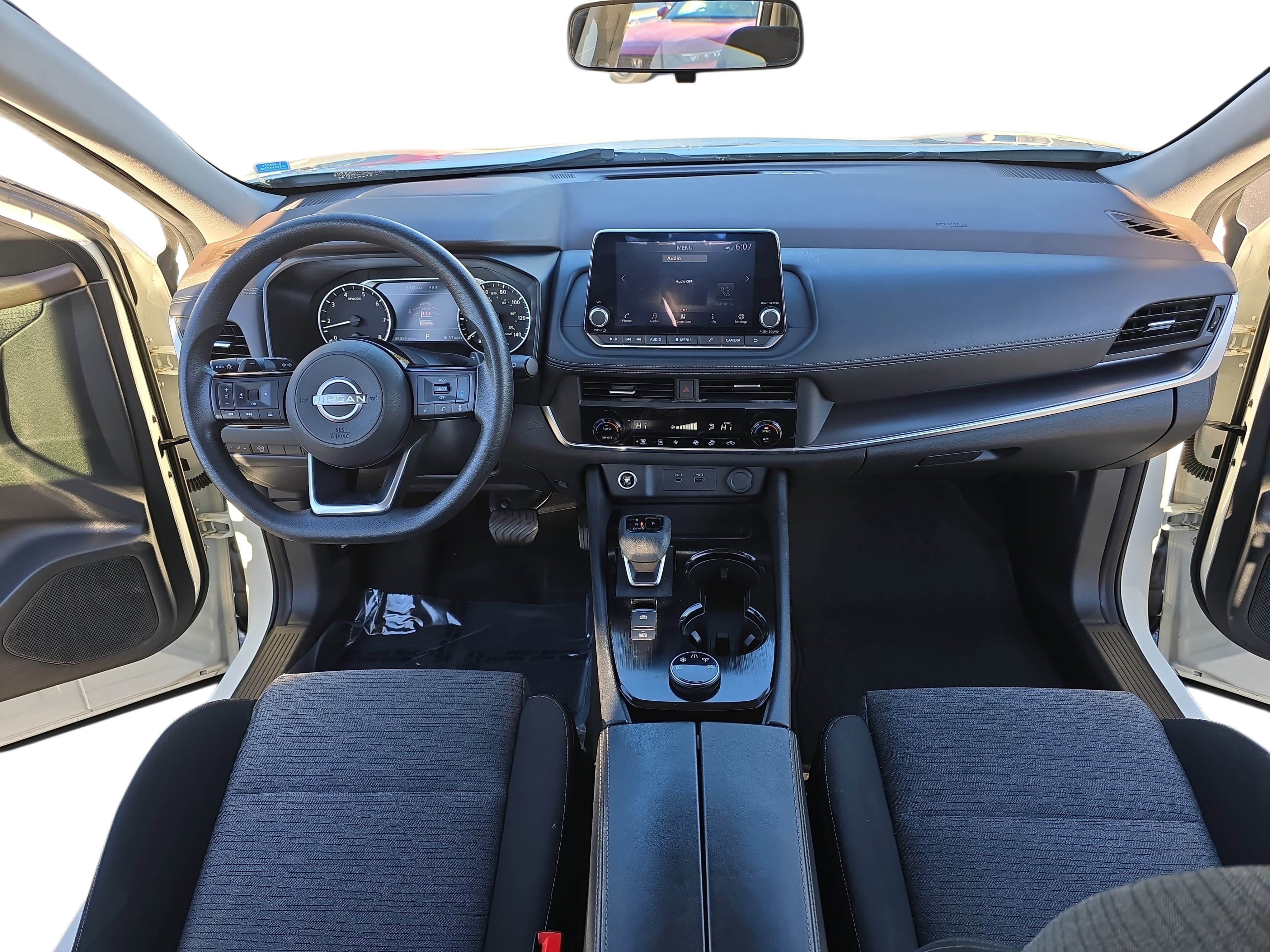 Used 2023 Nissan Rogue SV image 9