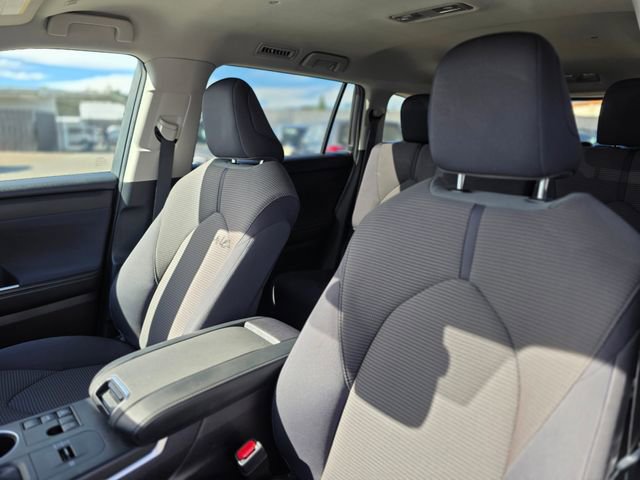 Used 2023 Toyota Highlander L image 16
