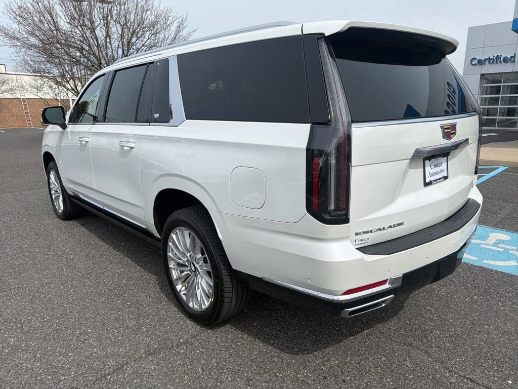 Used 2025 Cadillac Escalade ESV Premium Luxury image 6