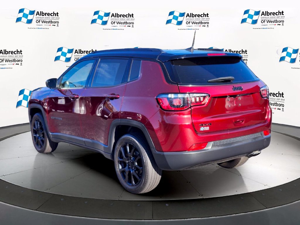 Used 2022 Jeep Compass Latitude w/ Sun and Sound Group AWD/4WD image 3