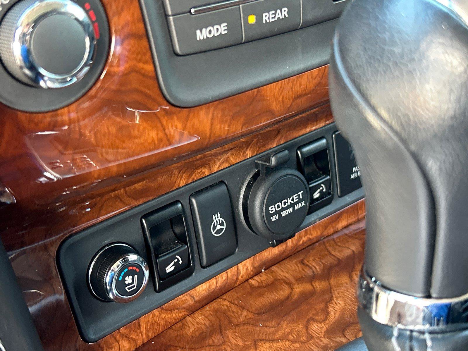 Used 2015 INFINITI QX80 4WD w/ Deluxe Technology Package image 24