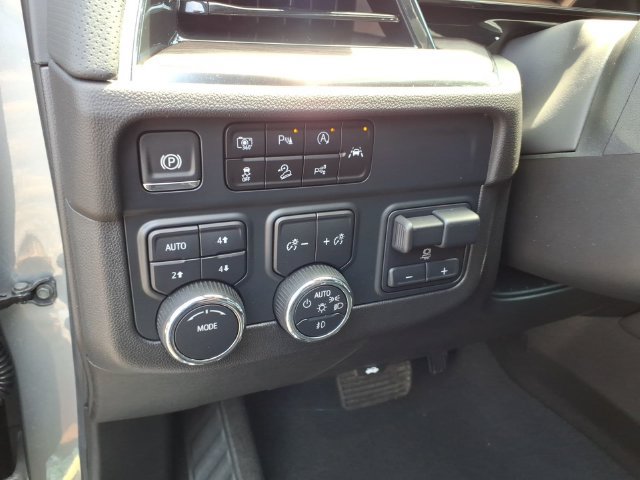 Used 2025 Chevrolet Tahoe Premier AWD/4WD image 19