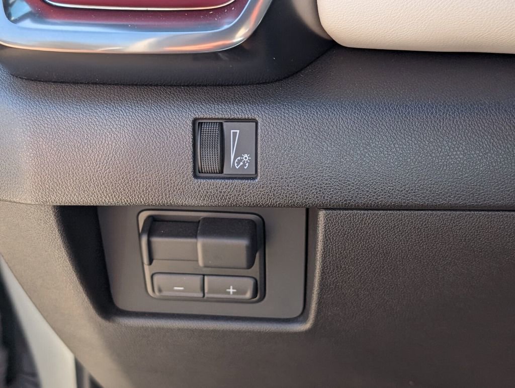 Used 2024 GMC Canyon AT4X image 30