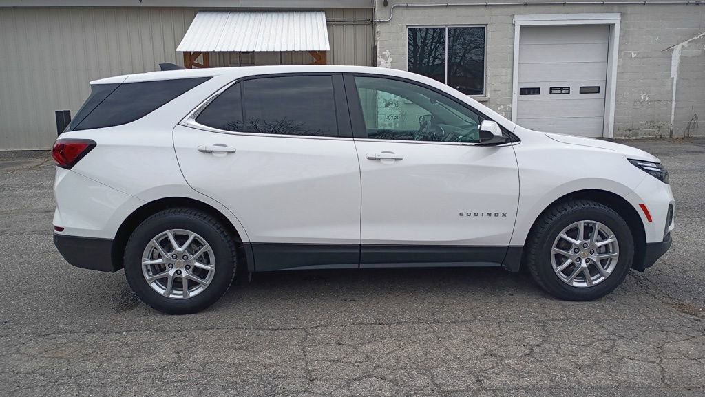 Used 2022 Chevrolet Equinox LT image 2