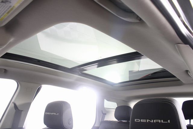 Used 2023 GMC Terrain Denali w/ Denali Premium Package image 11