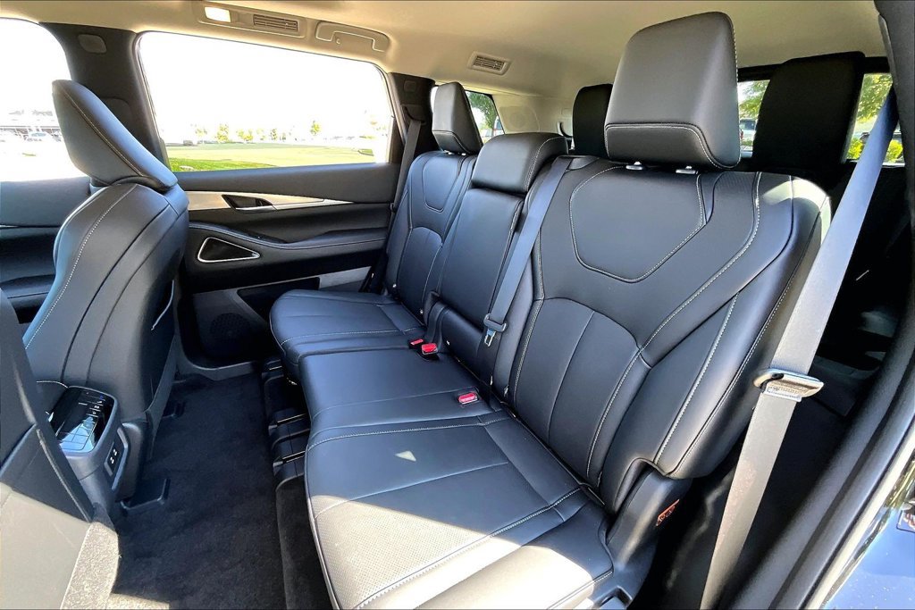 Certified 2027 INFINITI QX60 Luxe w/ Cargo Package AWD/4WD image 32
