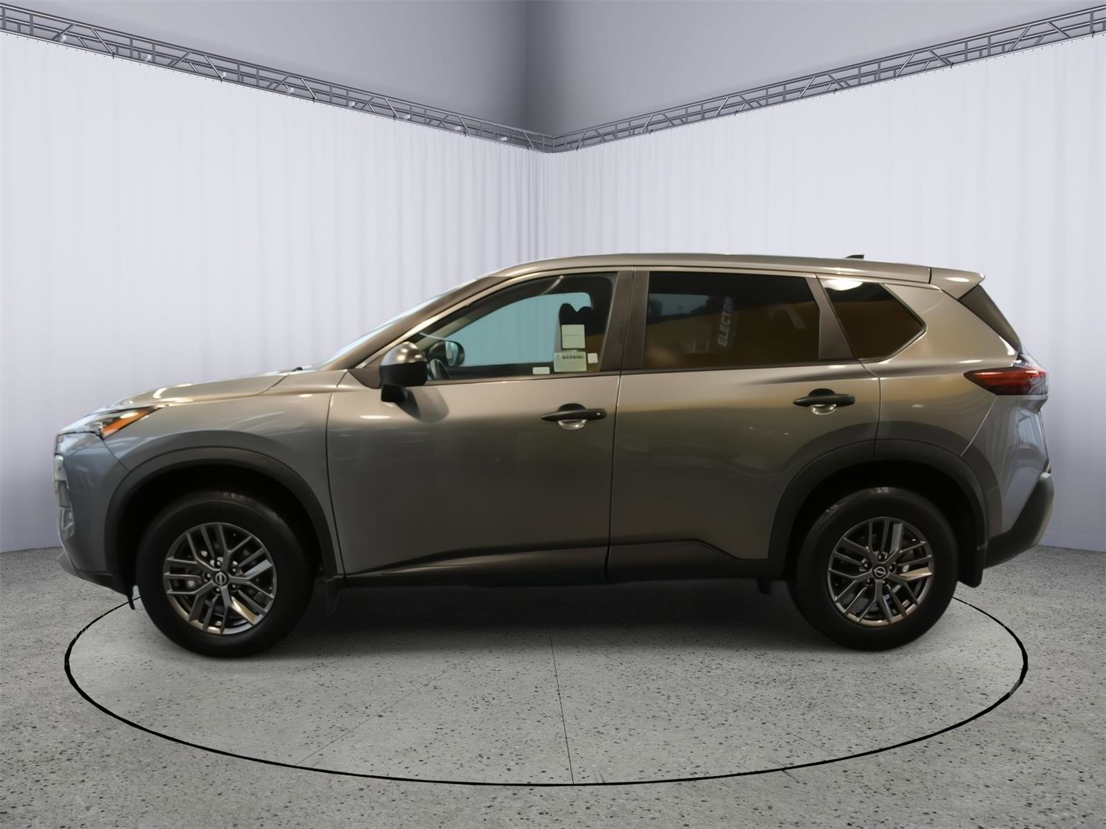 Used 2023 Nissan Rogue S image 5
