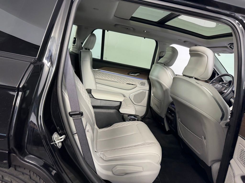 Used 2021 Jeep Grand Cherokee L Summit w/ Advanced Protech Group IV AWD/4WD image 27