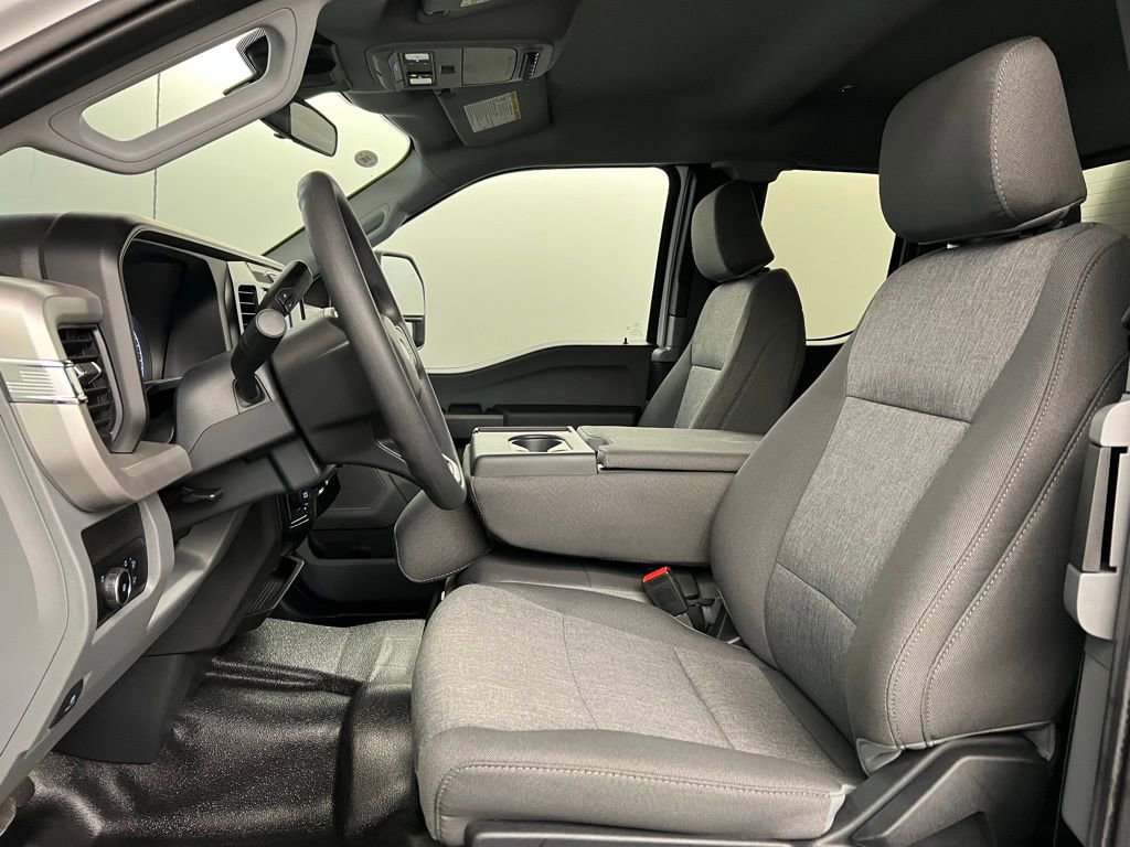 New 2025 Ford F550 4x4 Supercab Super Duty image 24