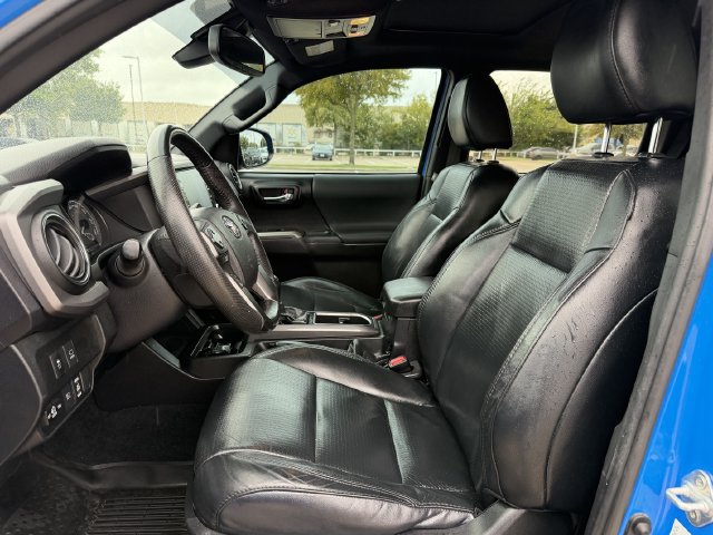 Used 2021 Toyota Tacoma TRD Sport w/ TRD Premium Sport Package AWD/4WD image 24