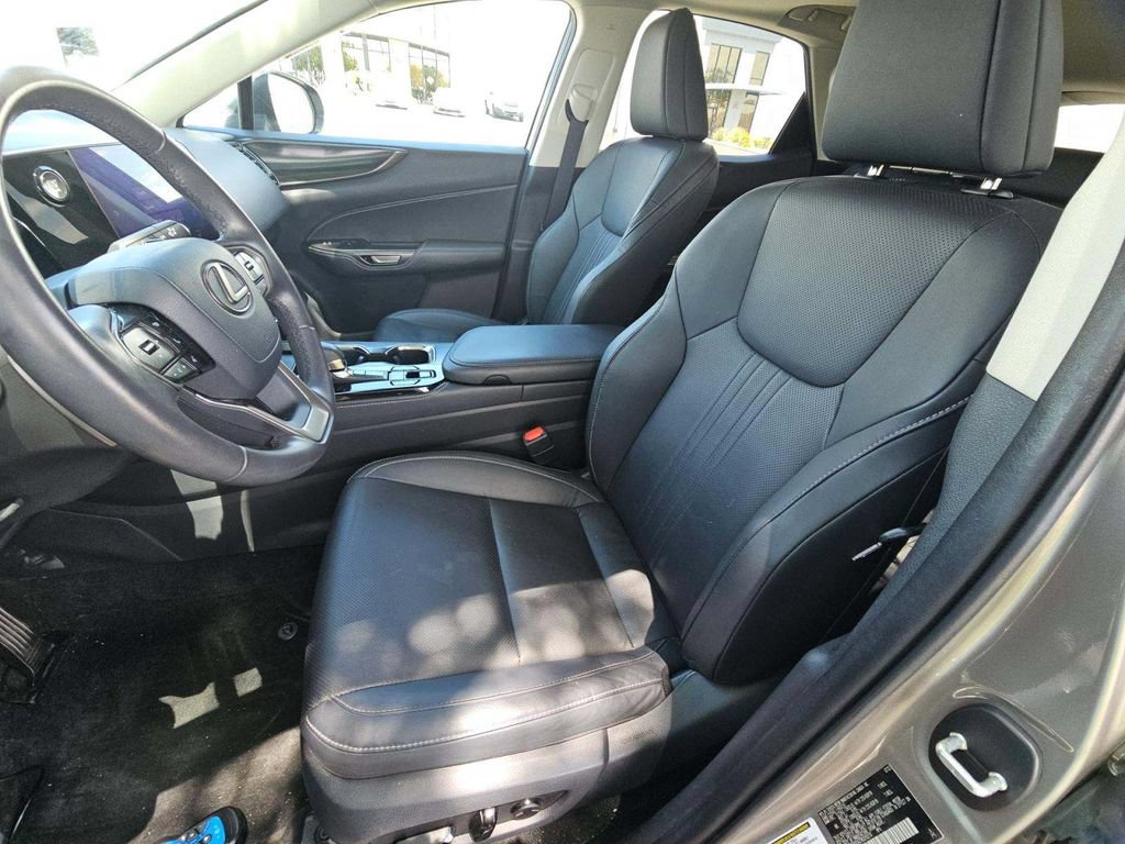 Used 2024 Lexus NX 250 FWD image 4