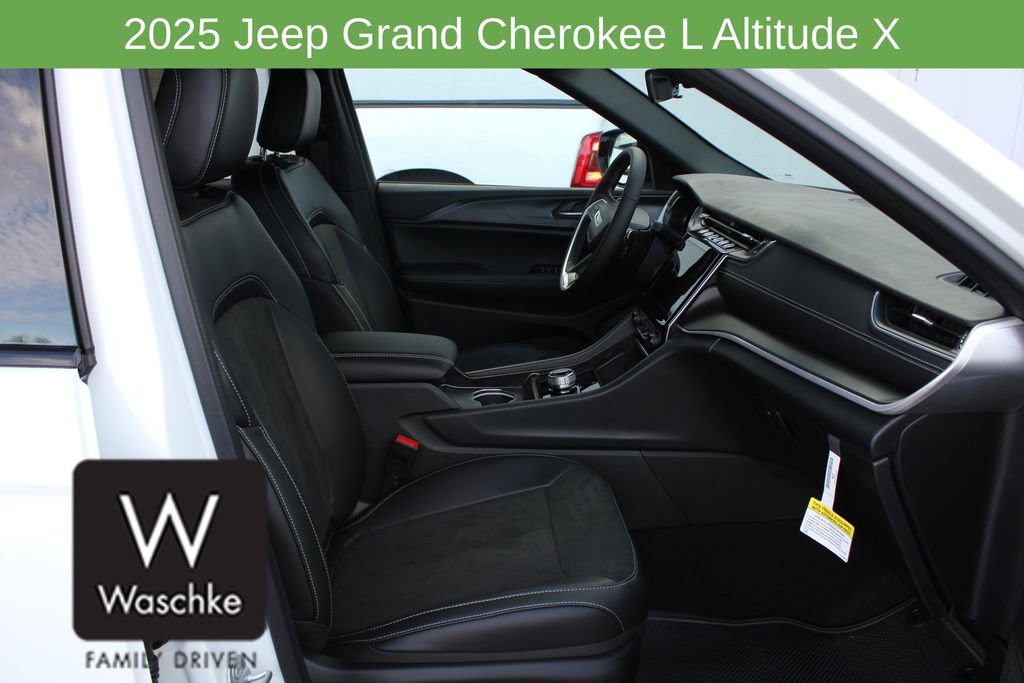 New 2025 Jeep Grand Cherokee L Altitude image 24