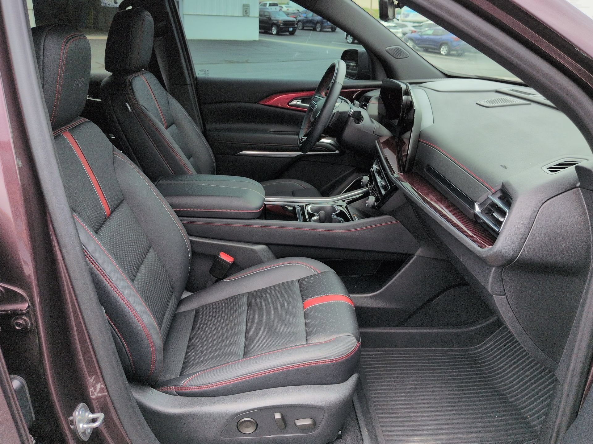 Certified 2024 Chevrolet Traverse RS w/ LPO, Floor Liner Package AWD/4WD image 29