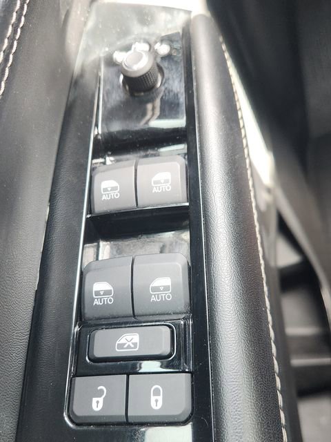 Used 2023 Jeep Wagoneer Series II AWD/4WD image 39