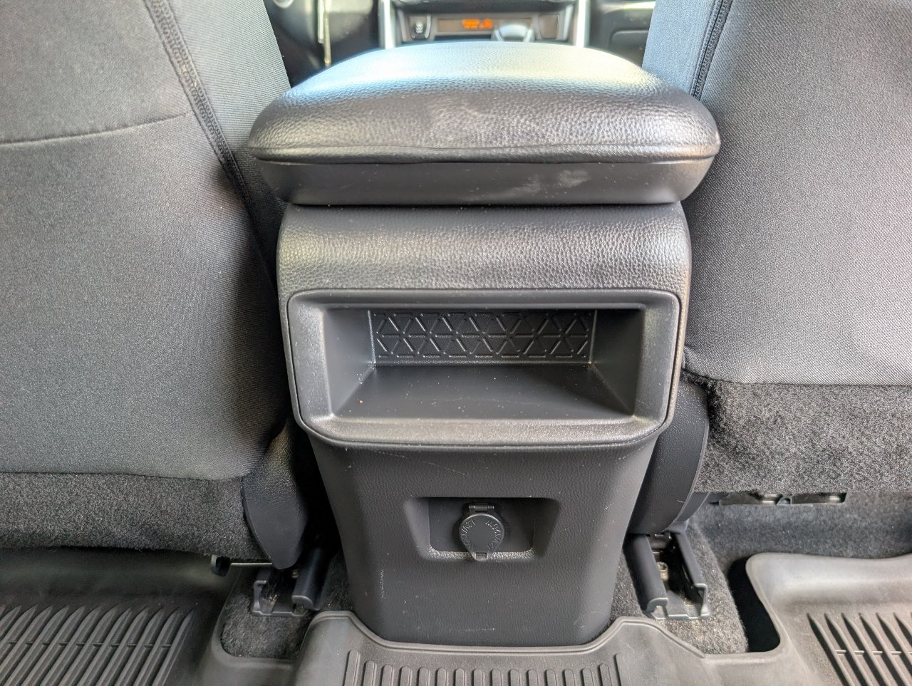 Used 2021 Toyota RAV4 LE FWD image 7