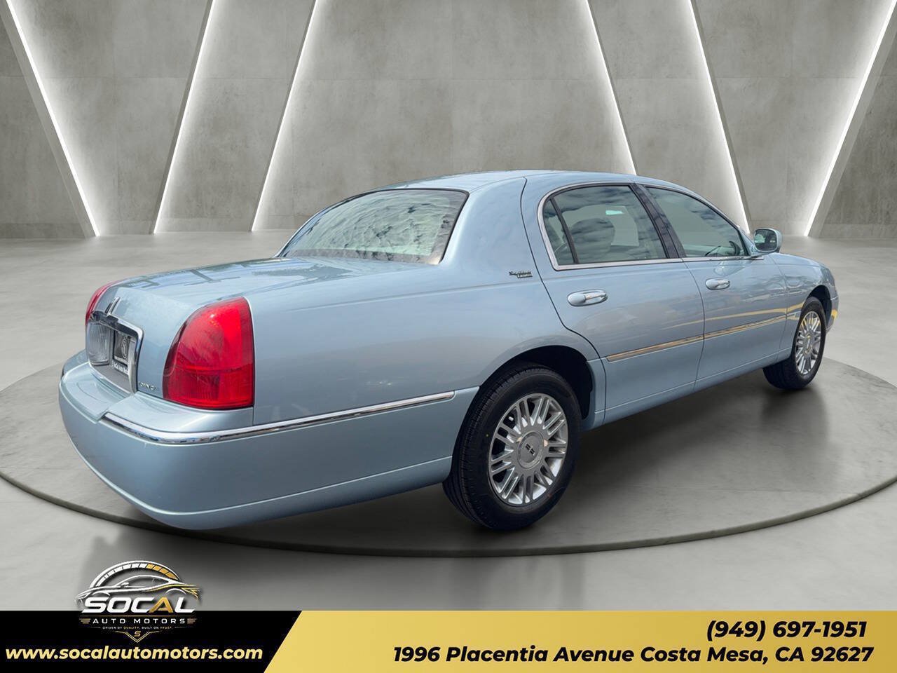 Used 2008 Lincoln Town Car Signature Limited RWD image 5