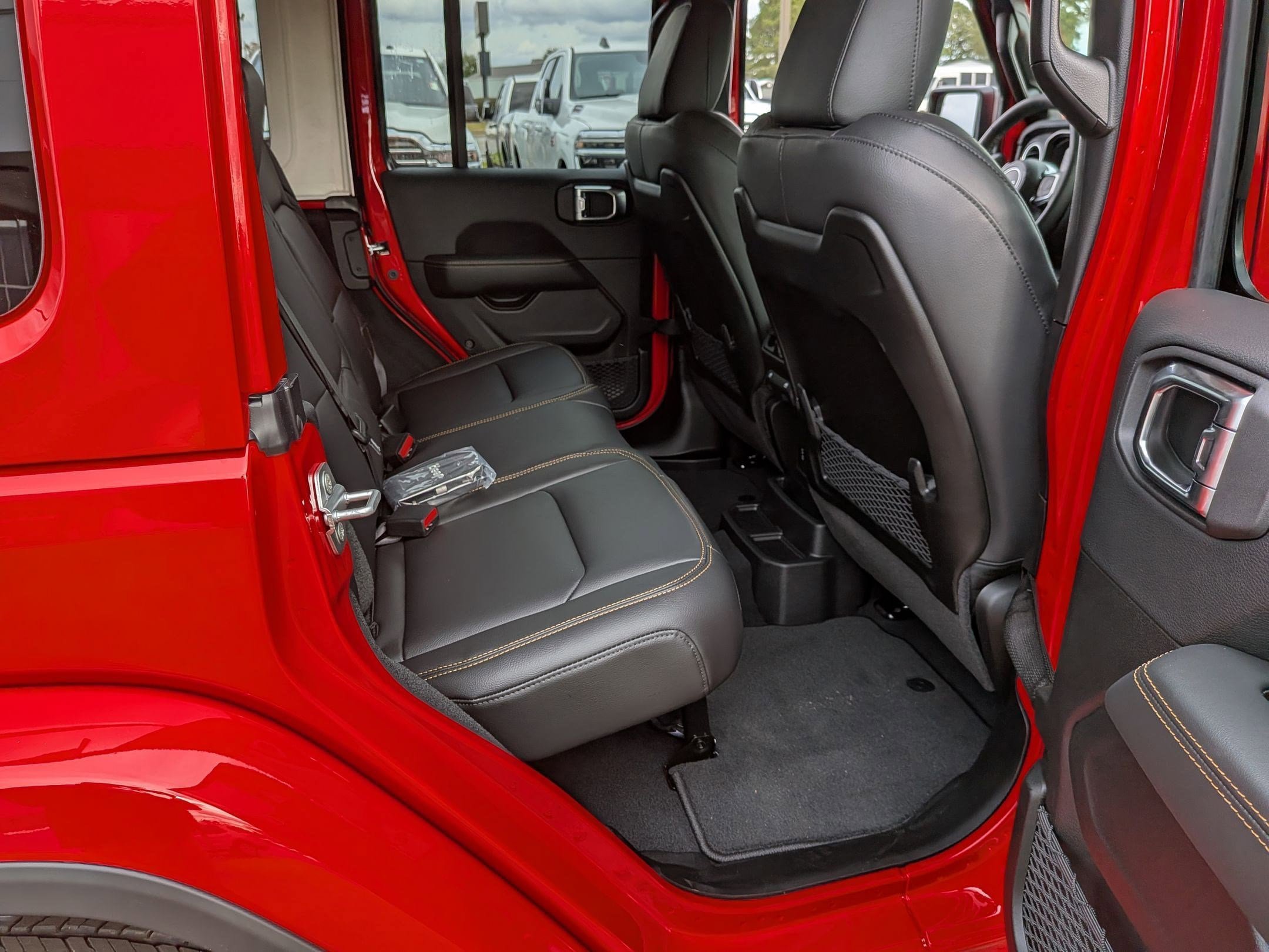 New 2026 Jeep Wrangler Sahara AWD/4WD image 30