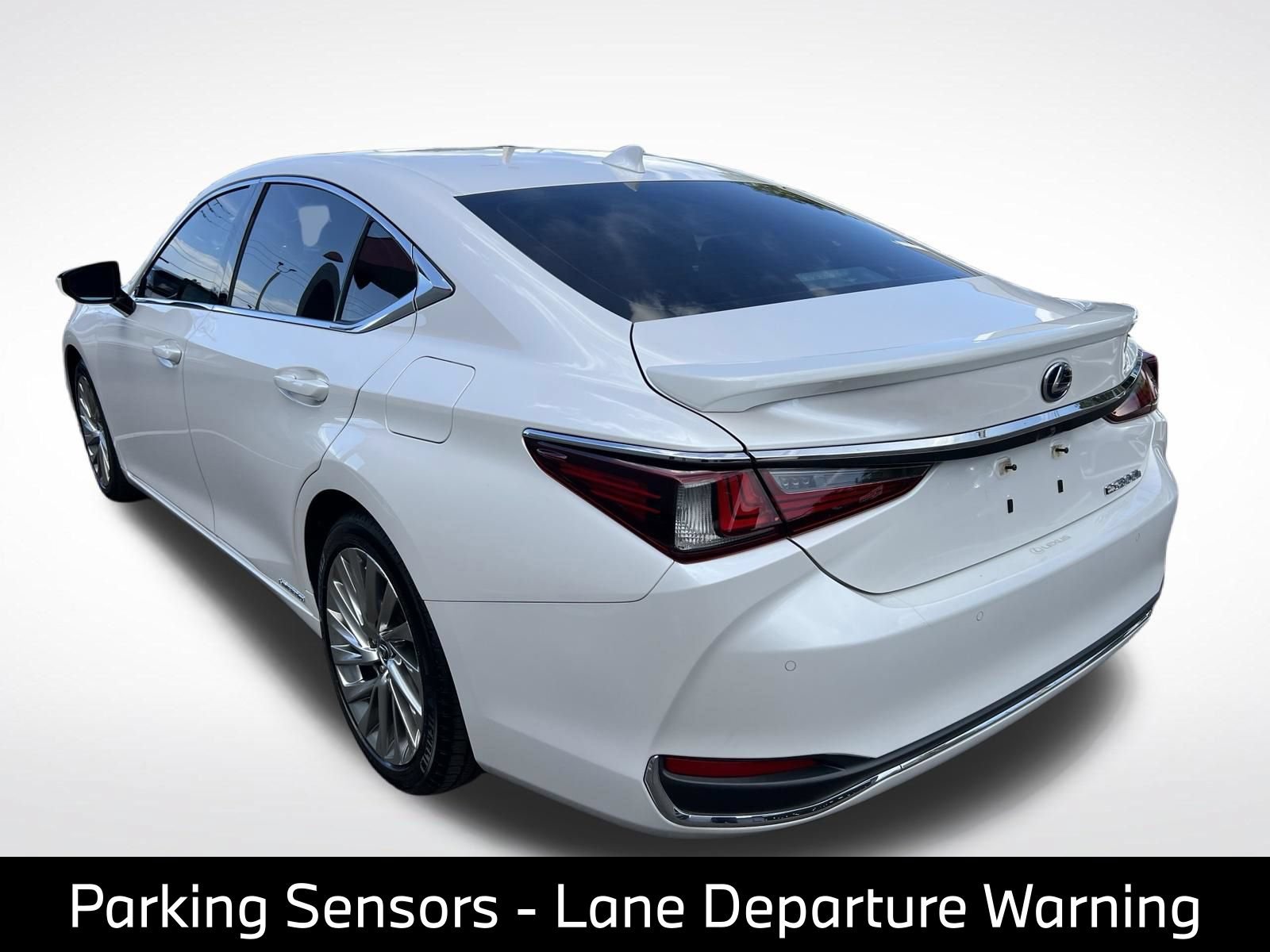 Used 2019 Lexus ES 300h Ultra Luxury w/ Accessory Package 2 FWD image 9