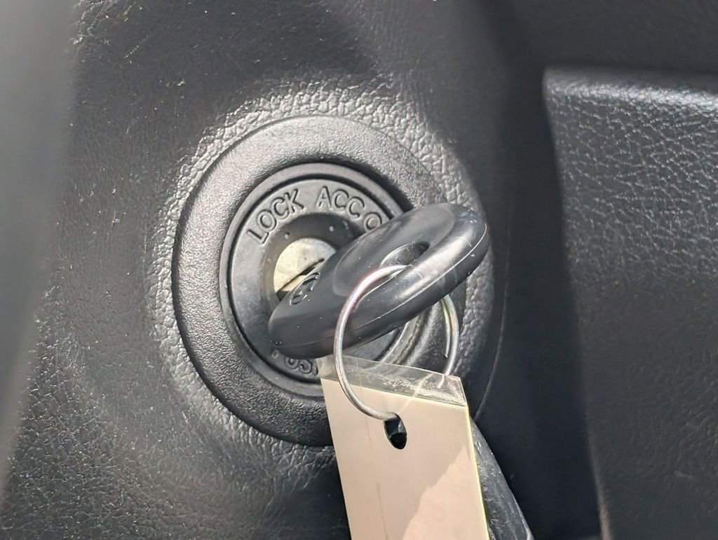 Used 2013 Hyundai Accent SE image 35