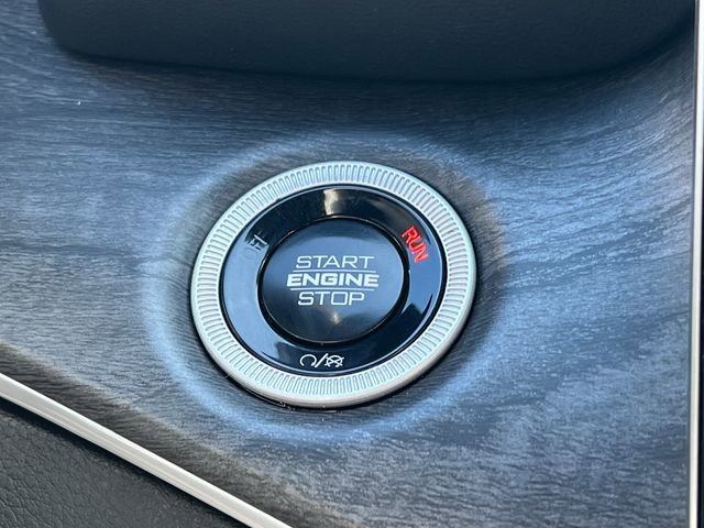 Used 2024 Jeep Grand Cherokee L Limited w/ Luxury Tech Group II image 37