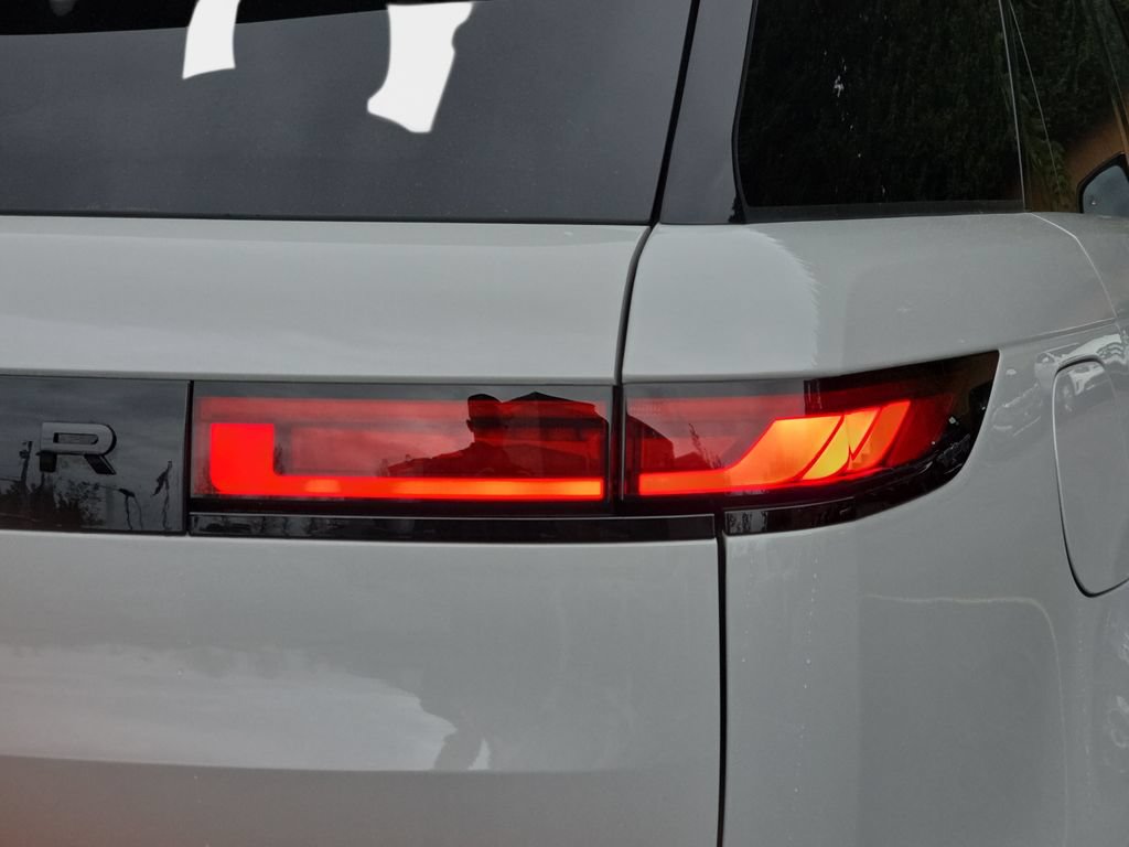 New 2025 Land Rover Range Rover Sport Dynamic SE AWD/4WD image 36