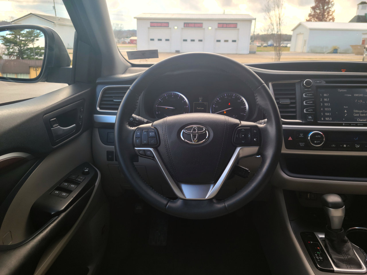 Used 2016 Toyota Highlander Limited image 10