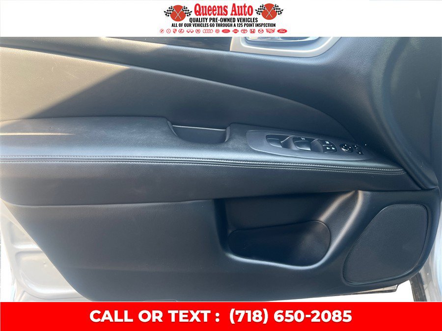 Used 2019 Nissan Pathfinder S AWD/4WD image 23