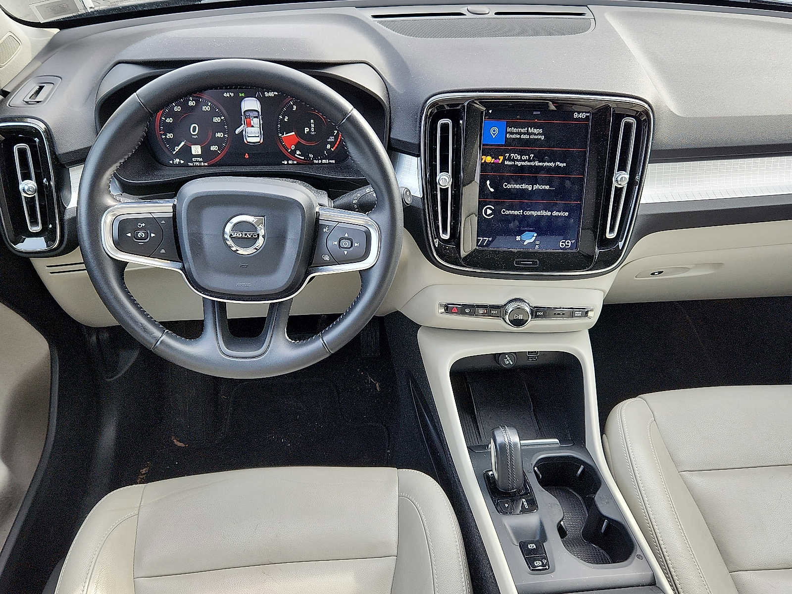 Used 2019 Volvo XC40 T5 Momentum image 11