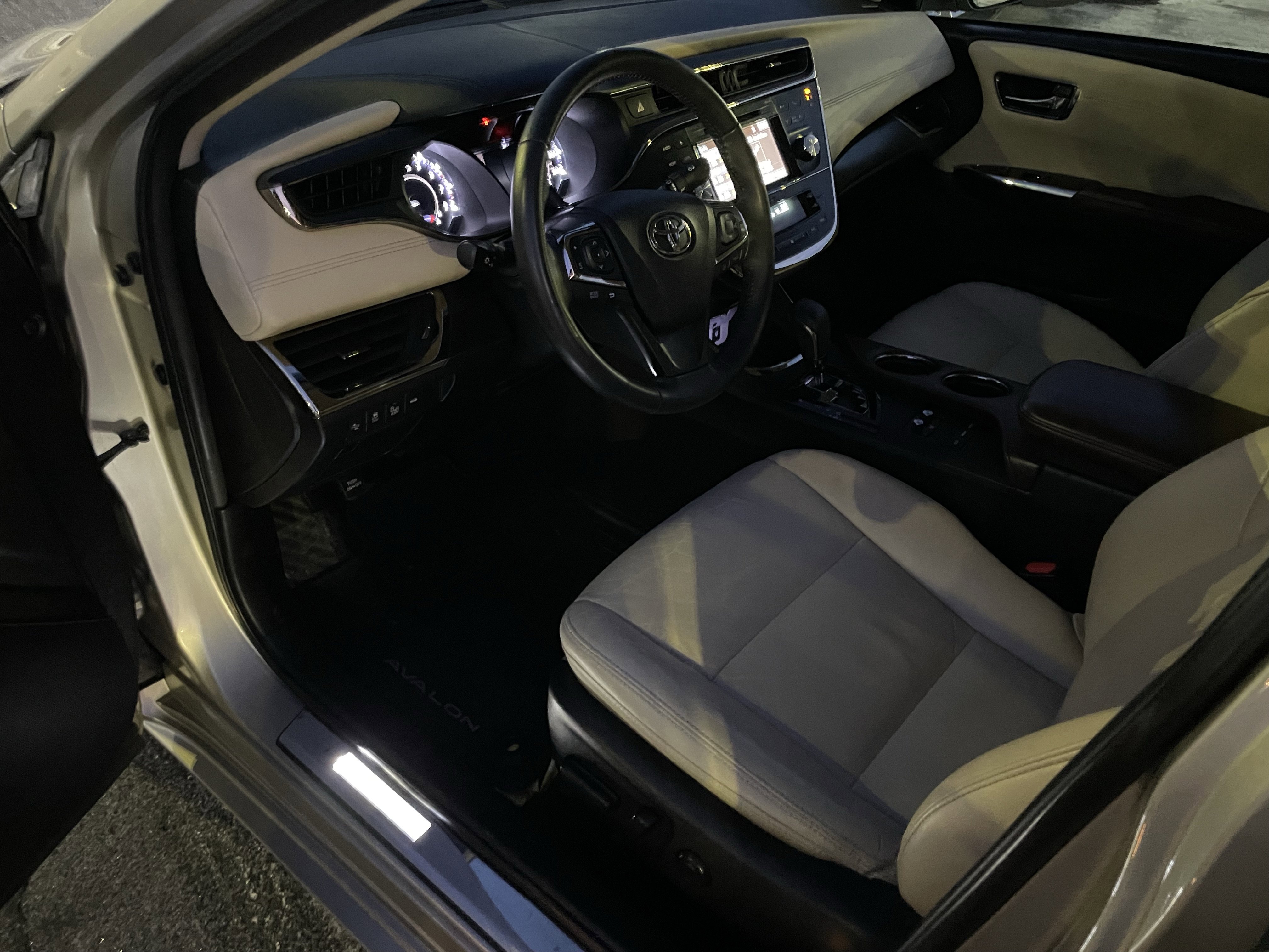 Used 2017 Toyota Avalon XLE Premium w/ Protection Package image 12