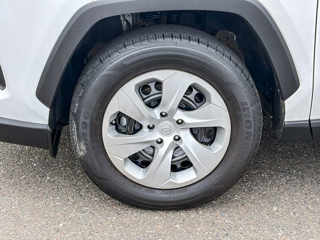 Used 2023 Toyota RAV4 LE AWD/4WD image 13