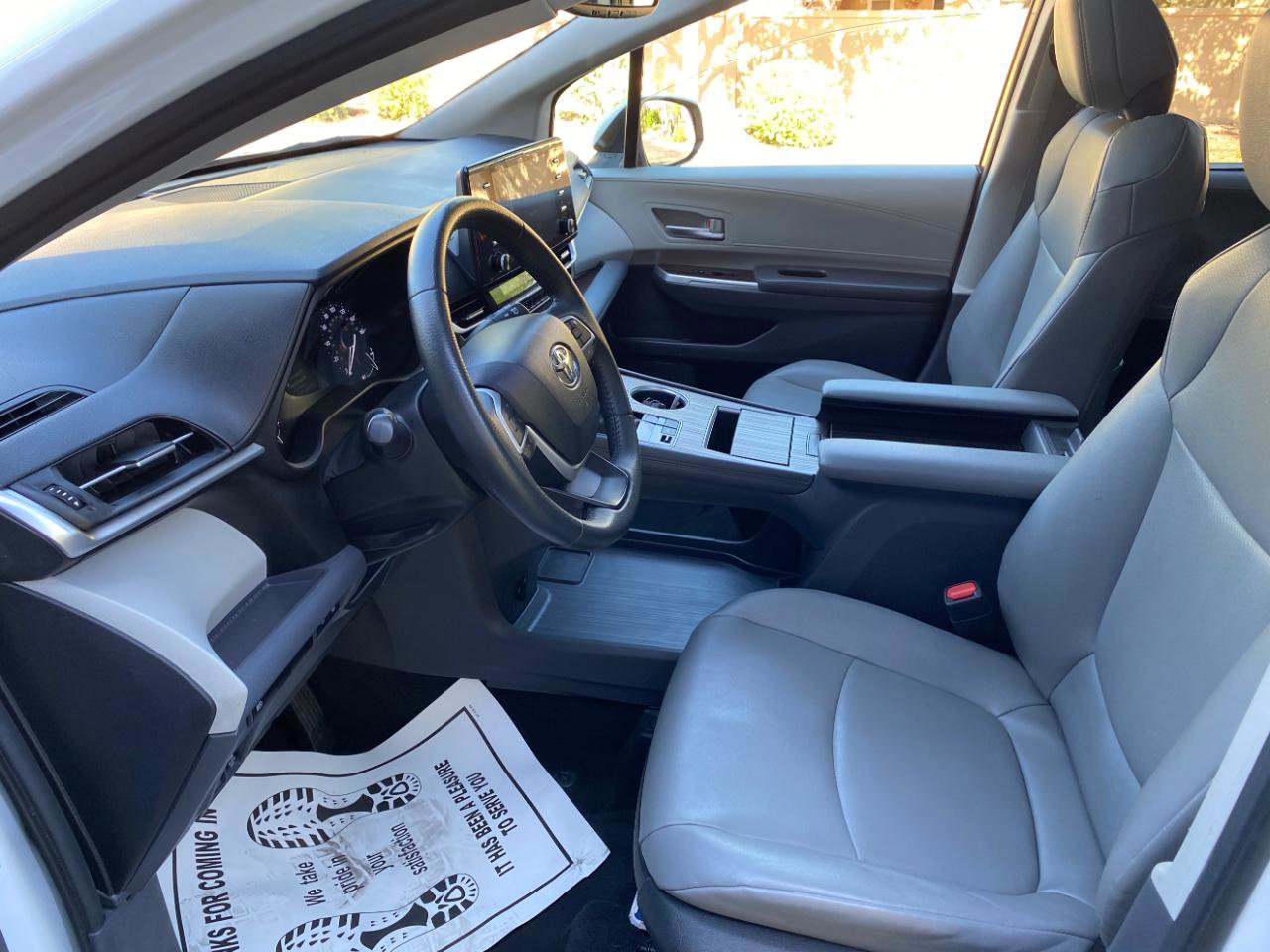 Used 2023 Toyota Sienna XLE FWD image 34