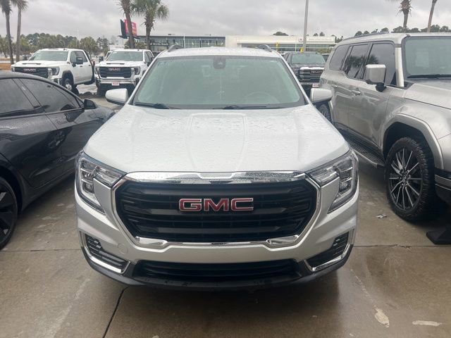Used 2022 GMC Terrain SLE w/ Driver Convenience Package image 3