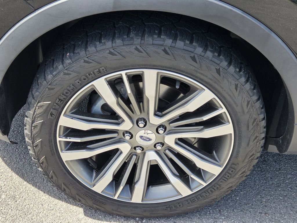 Used 2018 Ford Explorer Platinum image 17