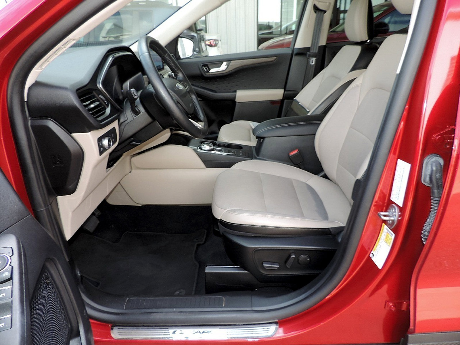 Used 2020 Ford Escape Titanium w/ Titanium Premium Package 2.0 image 12