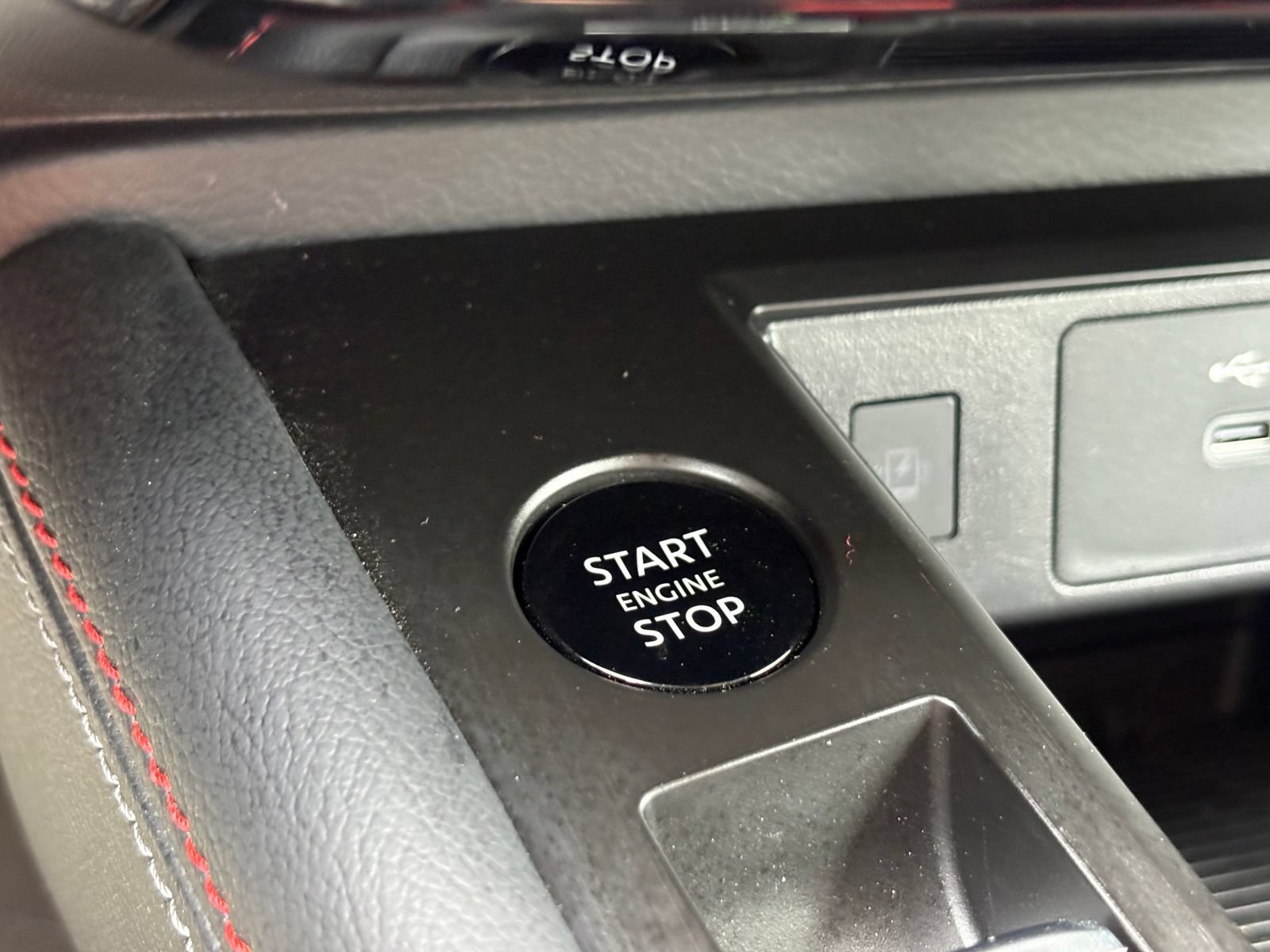 Used 2025 Nissan Kicks SR AWD/4WD image 18