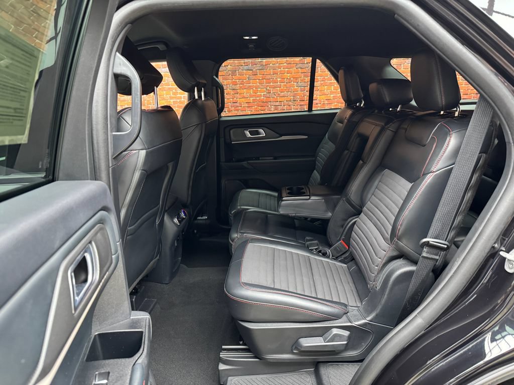 Used 2025 Ford Explorer ST-Line w/ ST-Line Street Pack AWD/4WD image 26