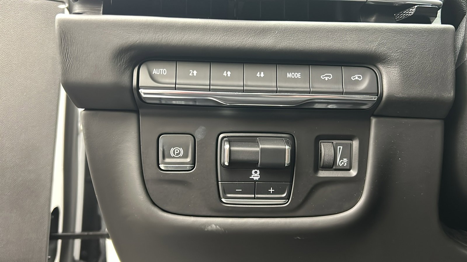 Used 2025 Cadillac Escalade Sport Platinum image 27