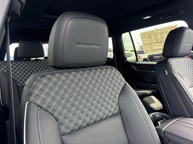 New 2027 GMC Acadia Denali w/ Denali Reserve Package FWD image 31