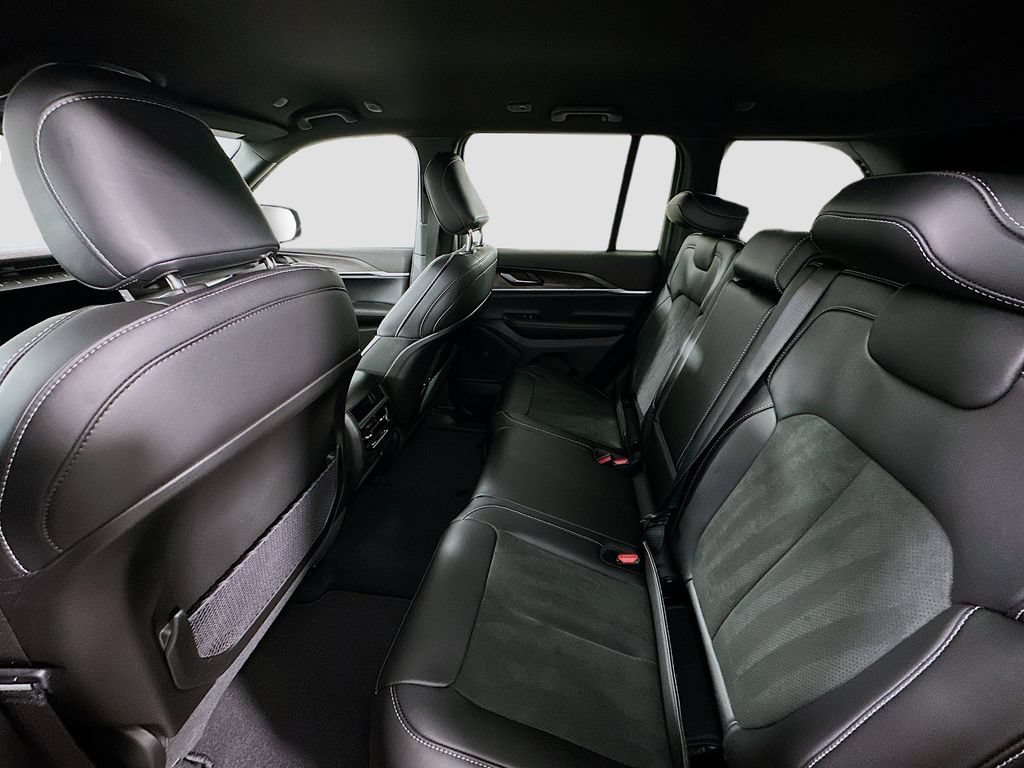 New 2026 Jeep Grand Cherokee Altitude AWD/4WD image 17
